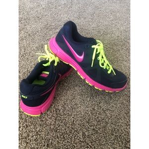 Nike Navy & Pink Athletic Shoe - Size 8